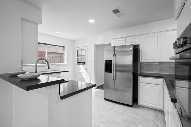 322 E Edgebrook Drive, Houston, TX 77034