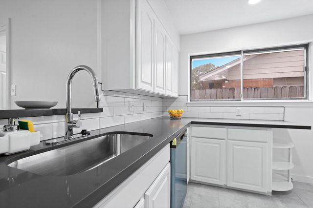 322 E Edgebrook Drive, Houston, TX 77034