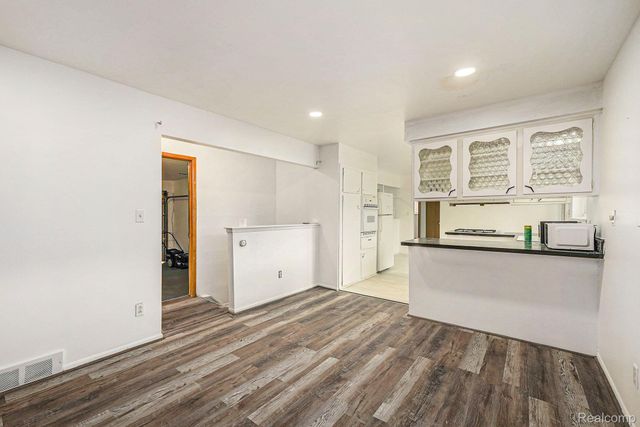 29229 Van Laan Drive, Warren, MI 48092