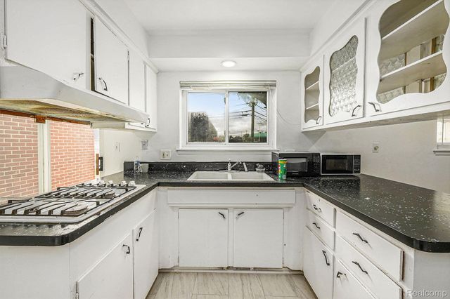 29229 Van Laan Drive, Warren, MI 48092