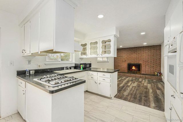 29229 Van Laan Drive, Warren, MI 48092