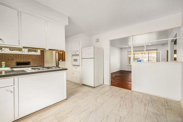 29229 Van Laan Drive, Warren, MI 48092