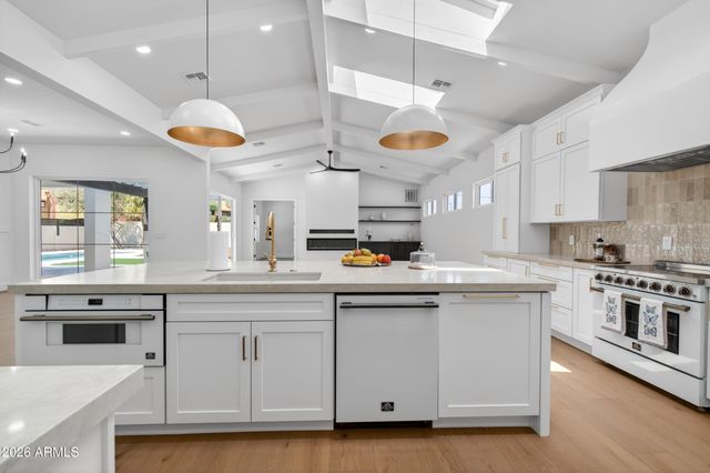 4048 E EDGEMONT Avenue, Phoenix, AZ 85008