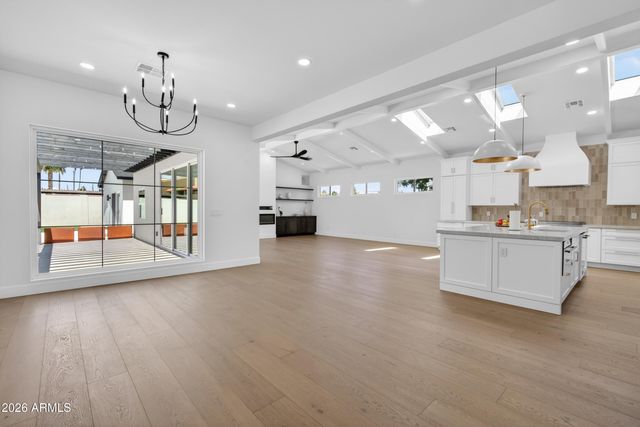 4048 E EDGEMONT Avenue, Phoenix, AZ 85008