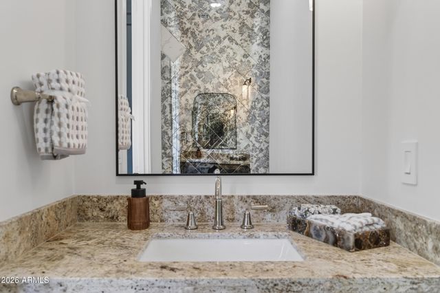 4048 E EDGEMONT Avenue, Phoenix, AZ 85008