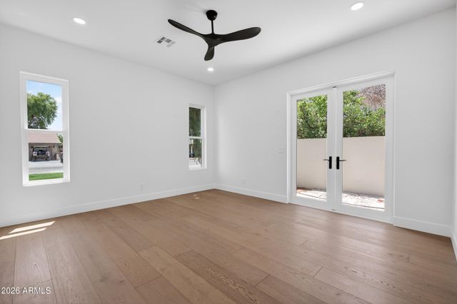 4048 E EDGEMONT Avenue, Phoenix, AZ 85008