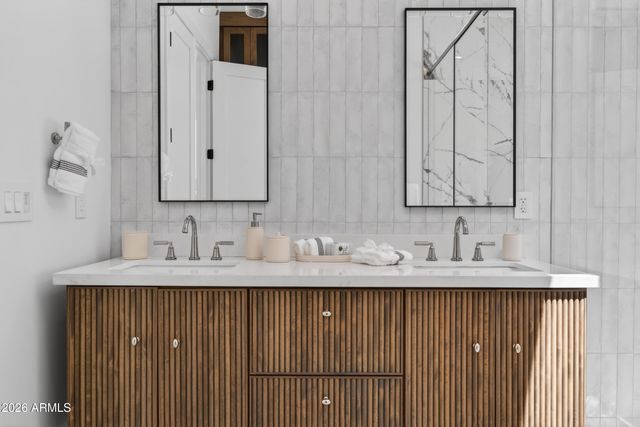 4048 E EDGEMONT Avenue, Phoenix, AZ 85008