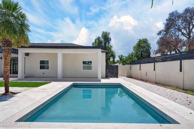 4048 E EDGEMONT Avenue, Phoenix, AZ 85008