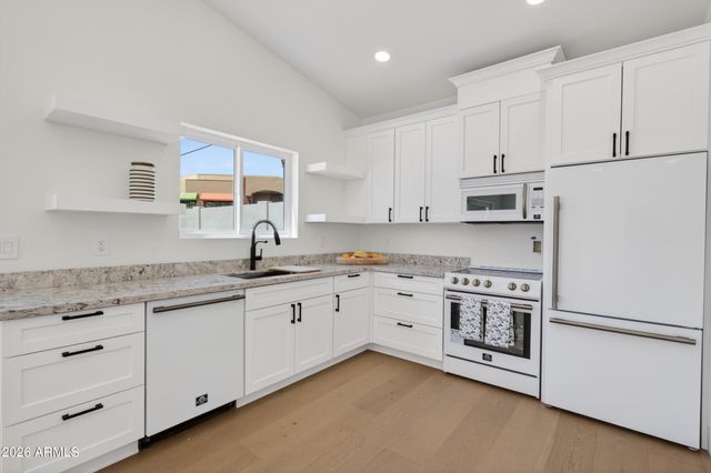 4048 E EDGEMONT Avenue, Phoenix, AZ 85008