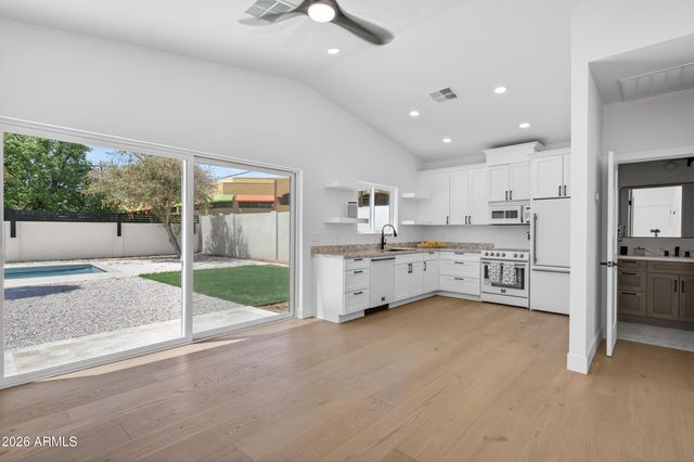 4048 E EDGEMONT Avenue, Phoenix, AZ 85008