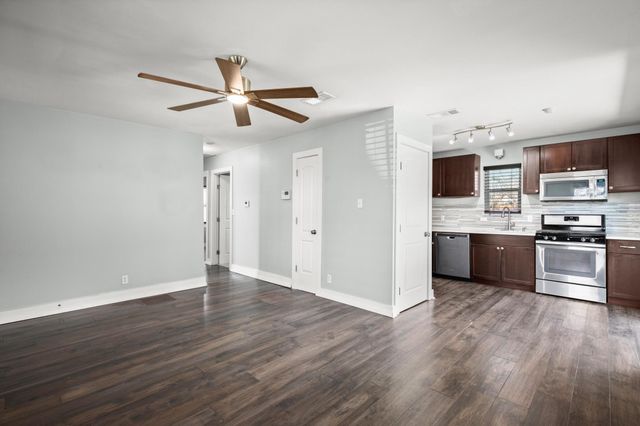 1404 Vargas RD, Austin, TX 78741