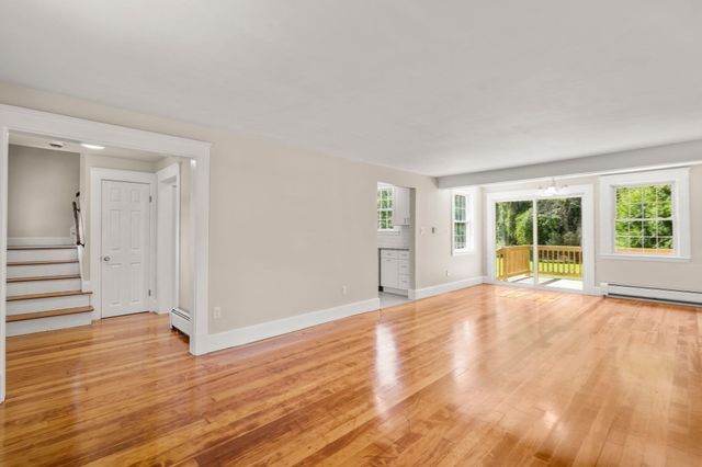 547 Turnpike St, Easton, MA 02375