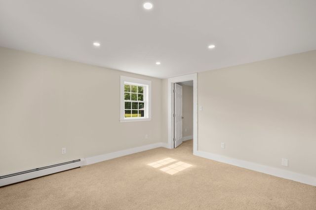 547 Turnpike St, Easton, MA 02375