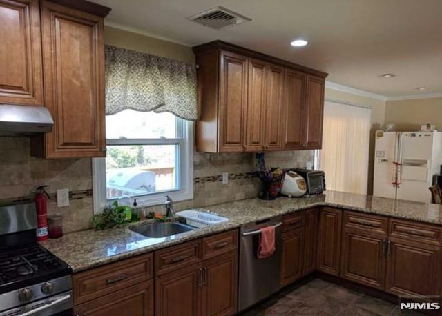 490 Van Emburgh Avenue, Ridgewood, NJ 07450