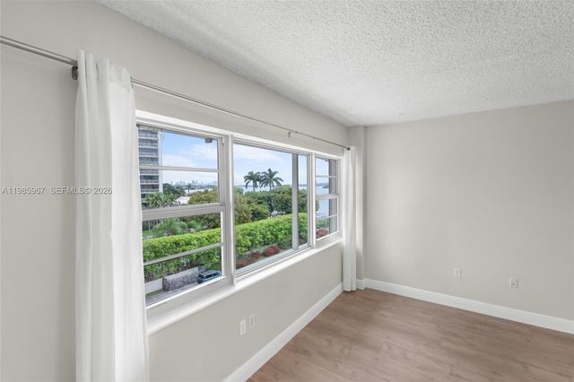 1700 NE 105th St 505, Miami Shores, FL 33138