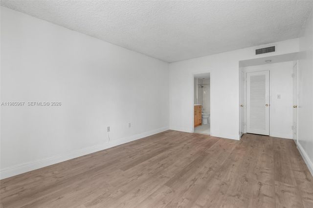 1700 NE 105th St 505, Miami Shores, FL 33138