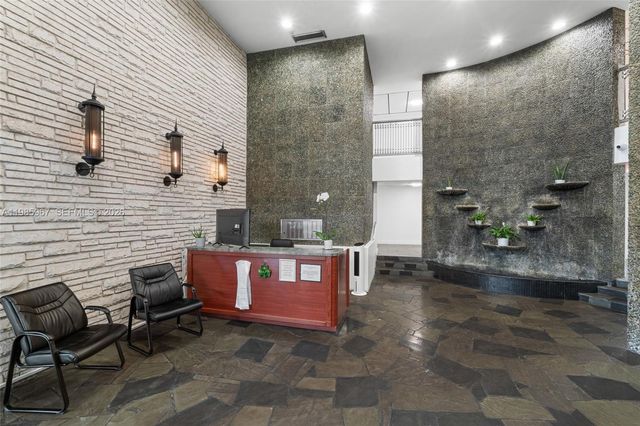 1700 NE 105th St 505, Miami Shores, FL 33138