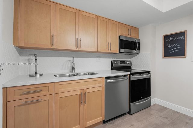 1700 NE 105th St 505, Miami Shores, FL 33138