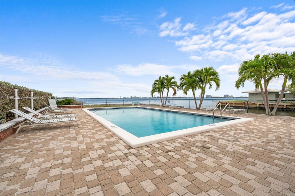 1700 NE 105th St 505, Miami Shores, FL 33138