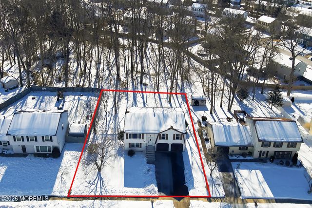 15 Standish Drive, Howell, NJ 07731