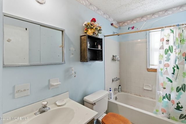 15 Standish Drive, Howell, NJ 07731