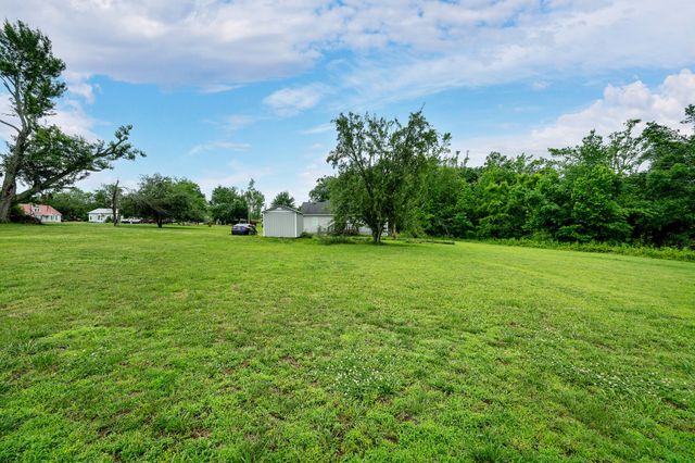 2995 Oak Grove Church Rd, Bethpage, TN 37022