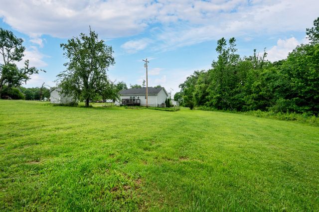 2995 Oak Grove Church Rd, Bethpage, TN 37022