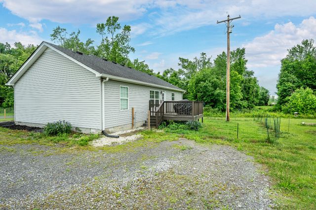 2995 Oak Grove Church Rd, Bethpage, TN 37022