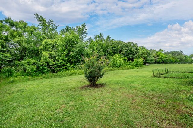 2995 Oak Grove Church Rd, Bethpage, TN 37022