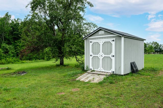 2995 Oak Grove Church Rd, Bethpage, TN 37022