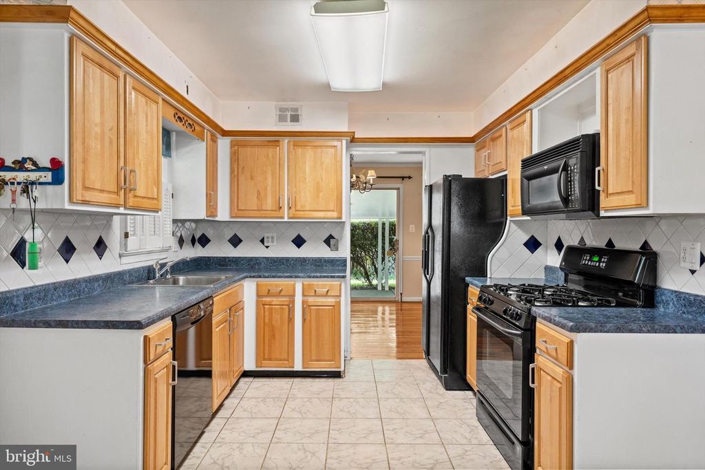 Image 10 of property listing at 1508 COLUMBIA AVE, Rockville, MD 20850