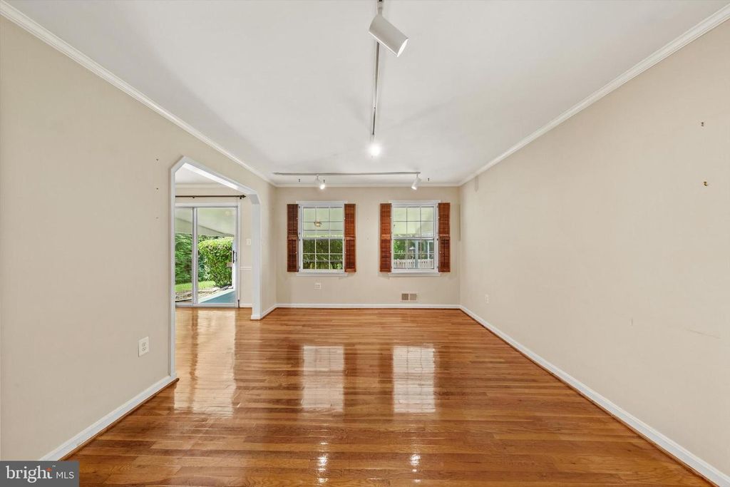 Image 5 of property listing at 1508 COLUMBIA AVE, Rockville, MD 20850
