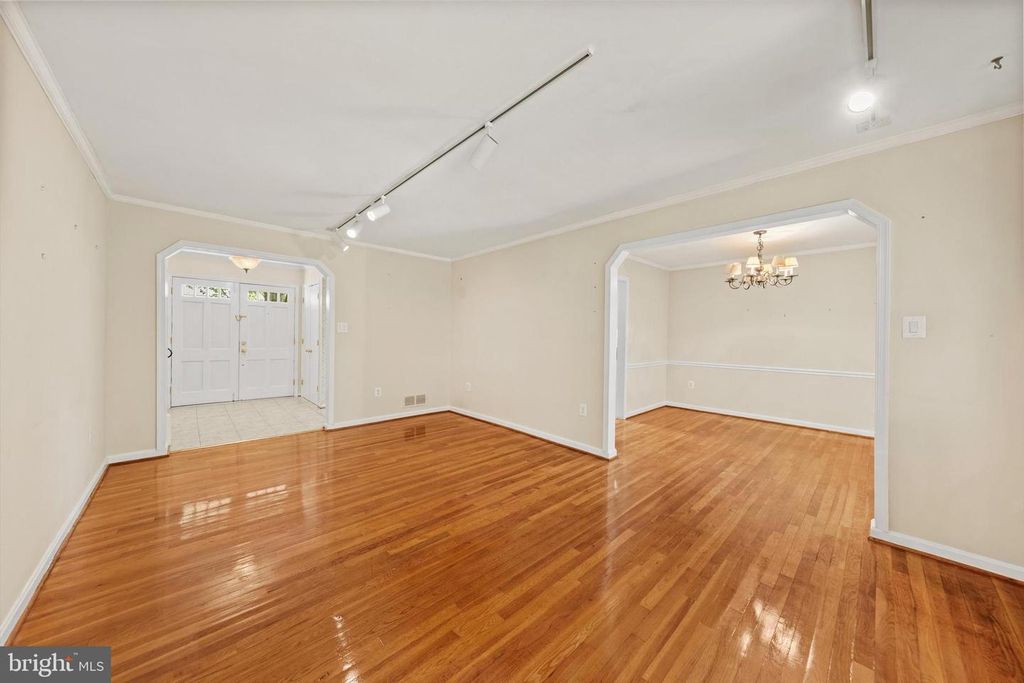 Image 6 of property listing at 1508 COLUMBIA AVE, Rockville, MD 20850