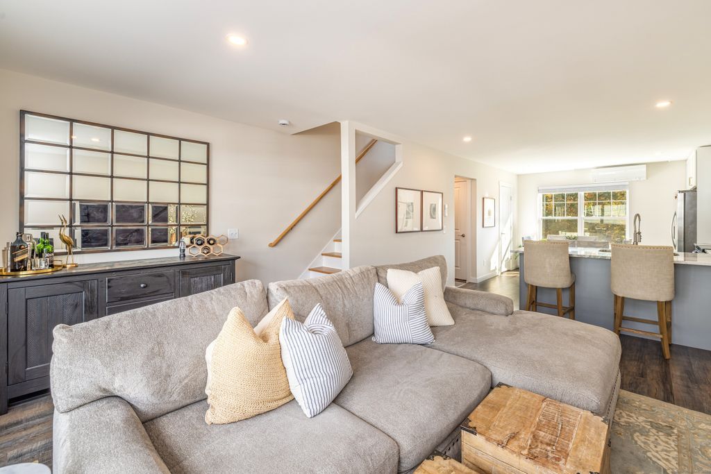 94 North Bridebrook Road 805, East Lyme, CT 06357