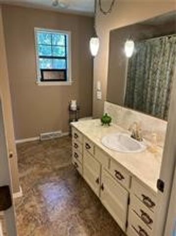 411 Natchez Trace Street, Harrison, AR 72601
