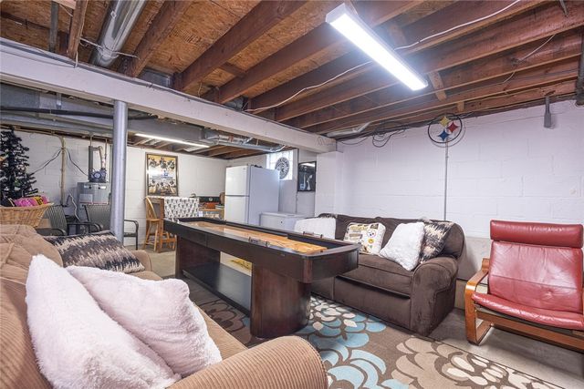 1829 Loretta Dr, Penn Hills, PA 15235