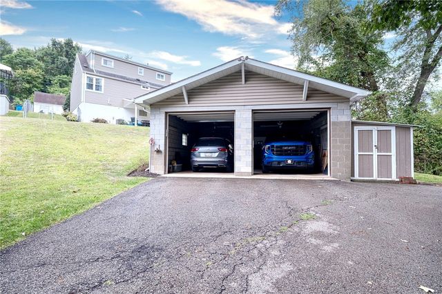 1829 Loretta Dr, Penn Hills, PA 15235