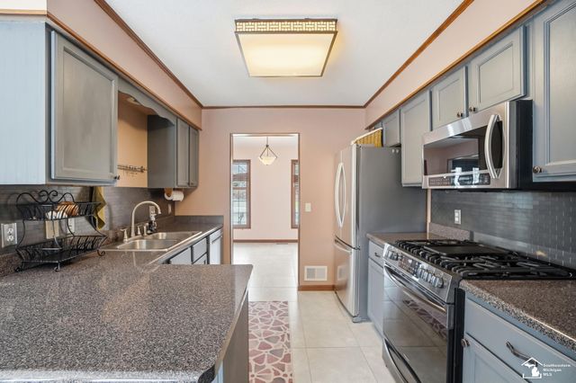 7346 Silo Meadows Drive, Temperance, MI 48182