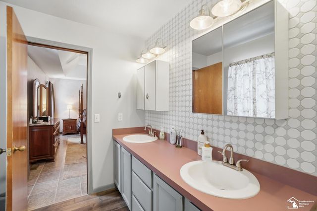 7346 Silo Meadows Drive, Temperance, MI 48182