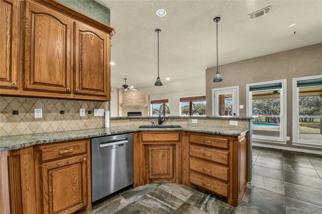 136 Arapahoe Ridge, Weatherford, TX 76087