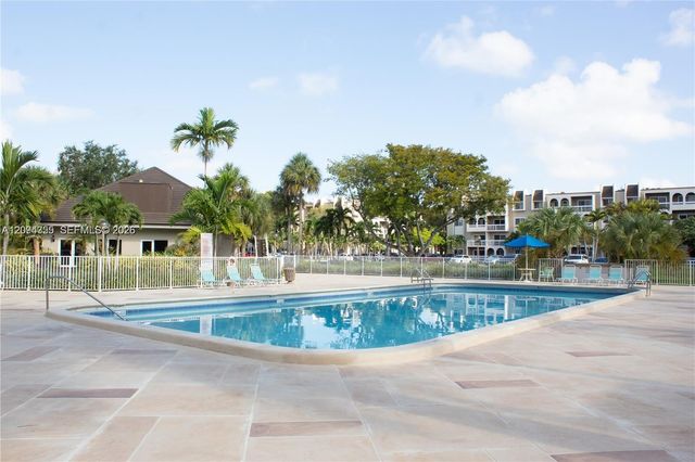 7707 Camino Real 310, Miami, FL 33143
