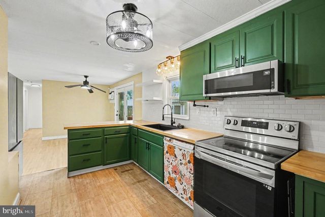 5 LAVERN AVE, Halethorpe, MD 21227