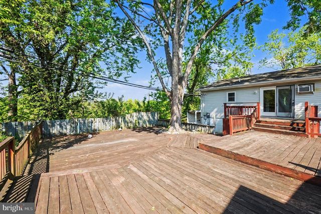 5 LAVERN AVE, Halethorpe, MD 21227
