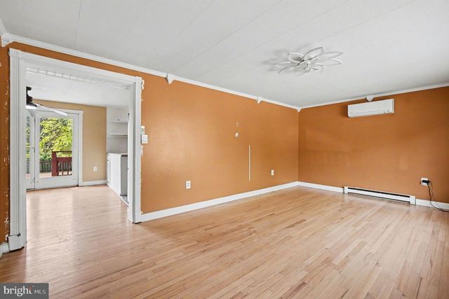 5 LAVERN AVE, Halethorpe, MD 21227