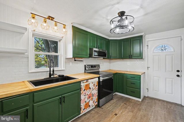 5 LAVERN AVE, Halethorpe, MD 21227