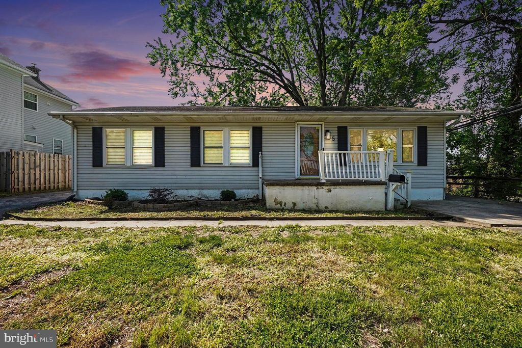 5 LAVERN AVE, Halethorpe, MD 21227