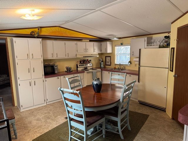 1950 Northshore Drive, Greers Ferry, AR 72067