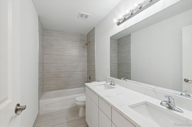 26998 Celtic Drive, Flat Rock, MI 48134