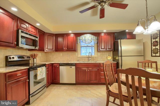 3906 RIDGELAND BLVD, Mechanicsburg, PA 17050