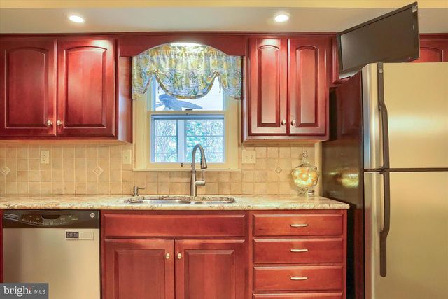 3906 RIDGELAND BLVD, Mechanicsburg, PA 17050